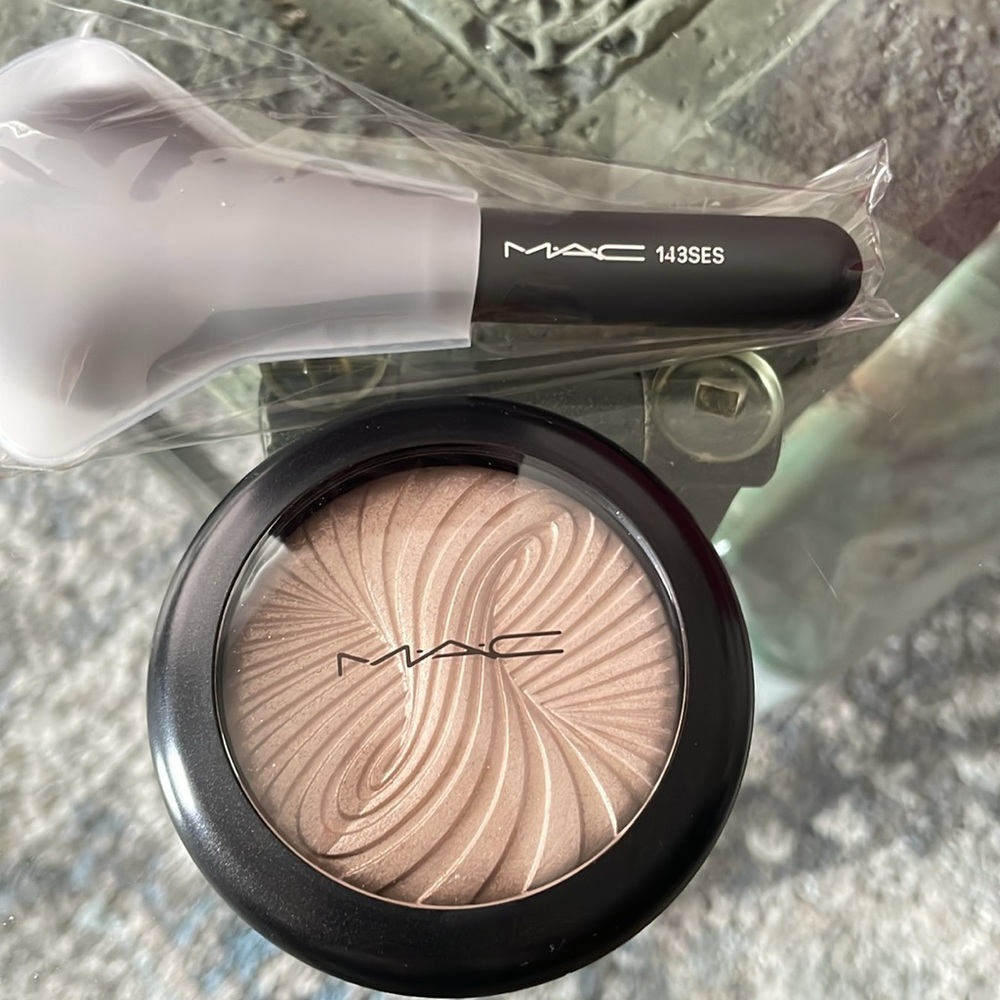 MAC Trick of Light Extra Dimension Skinfinish Kit - Special Edition